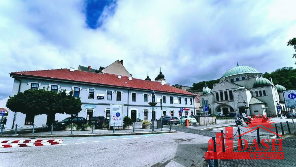 PRENAJATÉ - Na prenájom obchodný - komerčný  priestor na Štúrovom námestí, 30 m2, Trenčín