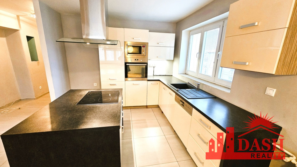 SOLD - For sale, brick 3-room apartment with parking, Trenčín, Sihoť 1, ul. Hodžova