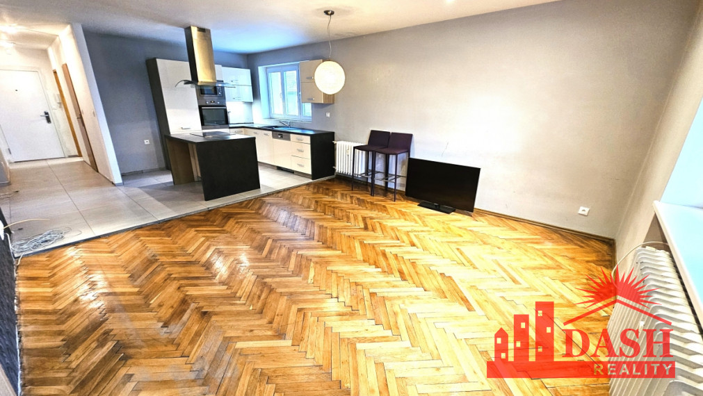 SOLD - For sale, brick 3-room apartment with parking, Trenčín, Sihoť 1, ul. Hodžova