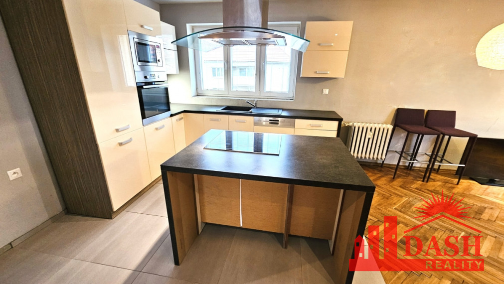 SOLD - For sale, brick 3-room apartment with parking, Trenčín, Sihoť 1, ul. Hodžova