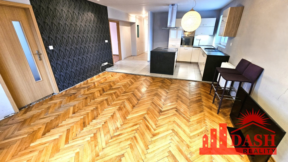 SOLD - For sale, brick 3-room apartment with parking, Trenčín, Sihoť 1, ul. Hodžova