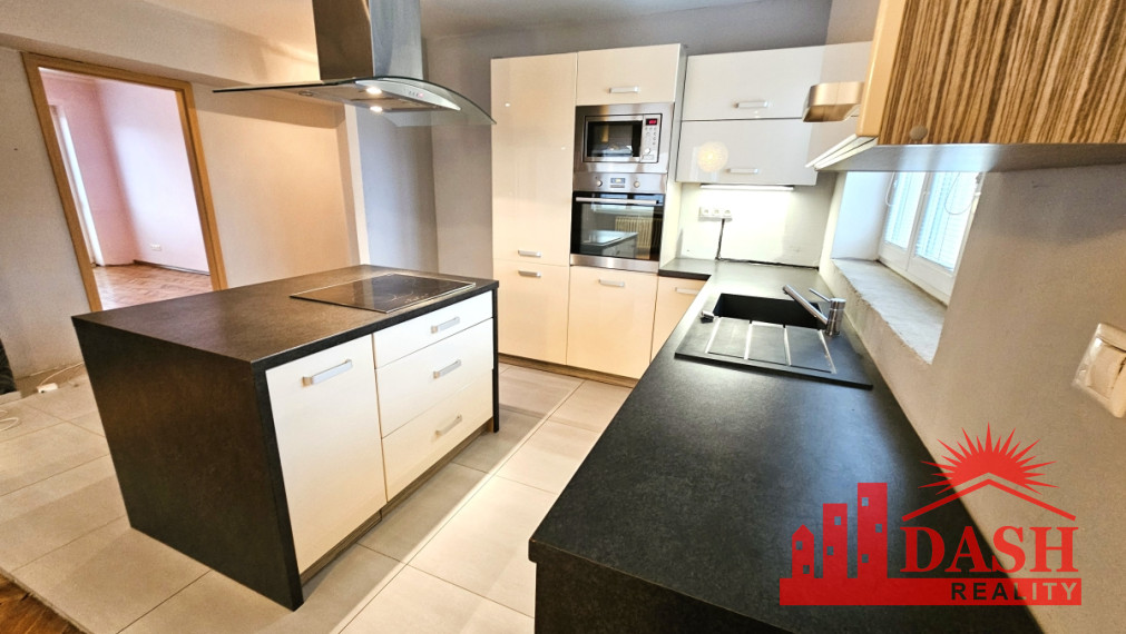 SOLD - For sale, brick 3-room apartment with parking, Trenčín, Sihoť 1, ul. Hodžova