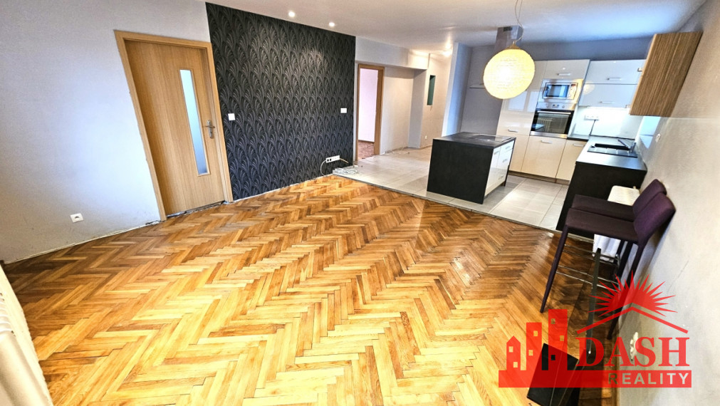 SOLD - For sale, brick 3-room apartment with parking, Trenčín, Sihoť 1, ul. Hodžova