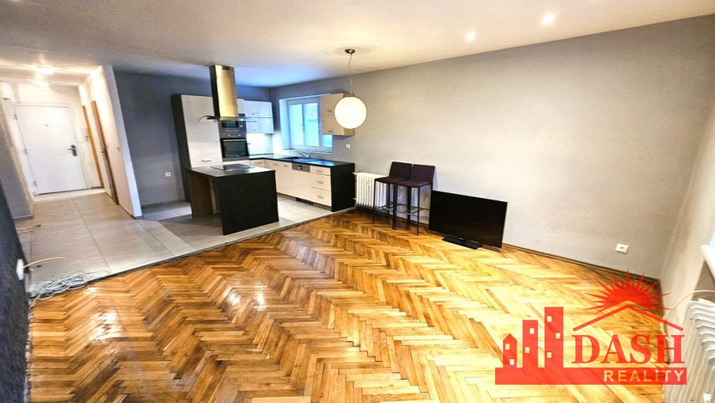 SOLD - For sale, brick 3-room apartment with parking, Trenčín, Sihoť 1, ul. Hodžova