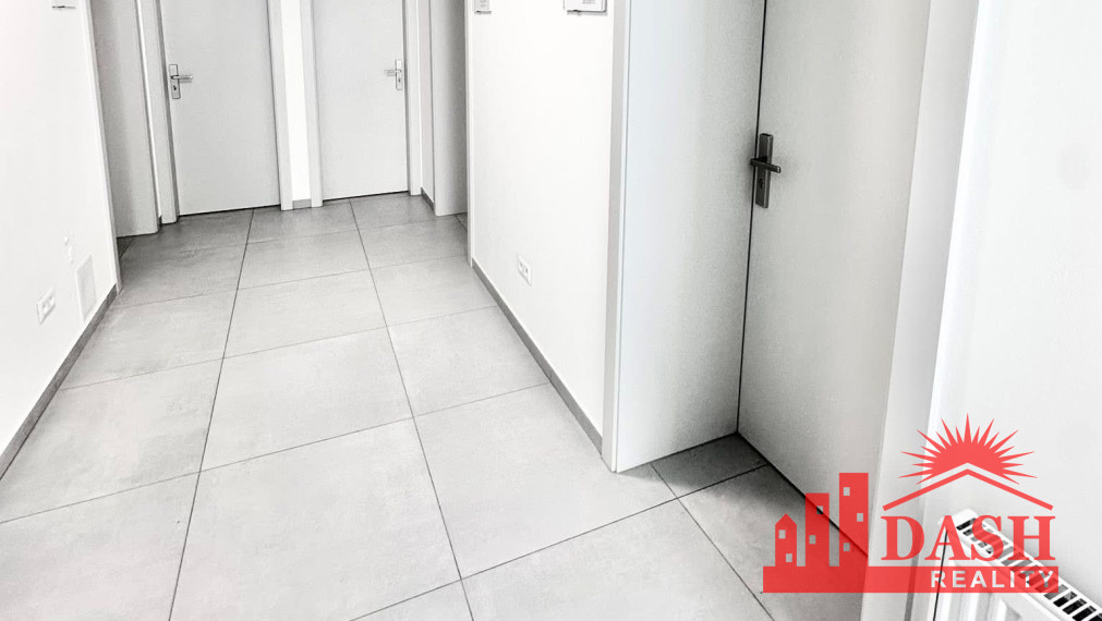 PRENAJATÉ -Na prenájom kancelária, komerčný priestor, Trenčín, 25 m2, Bratislavská