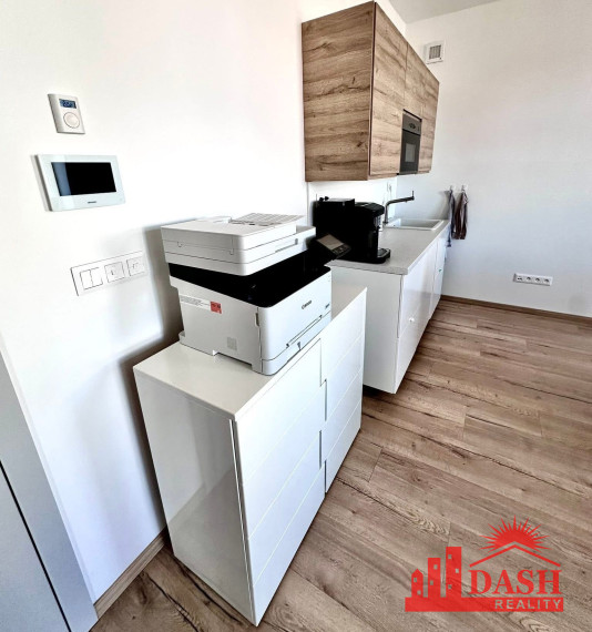 PRENAJATÉ -Na prenájom kancelária, komerčný priestor, Trenčín, 25 m2, Bratislavská