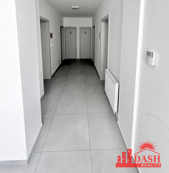 PRENAJATÉ -Na prenájom kancelária, komerčný priestor, Trenčín, 25 m2, Bratislavská