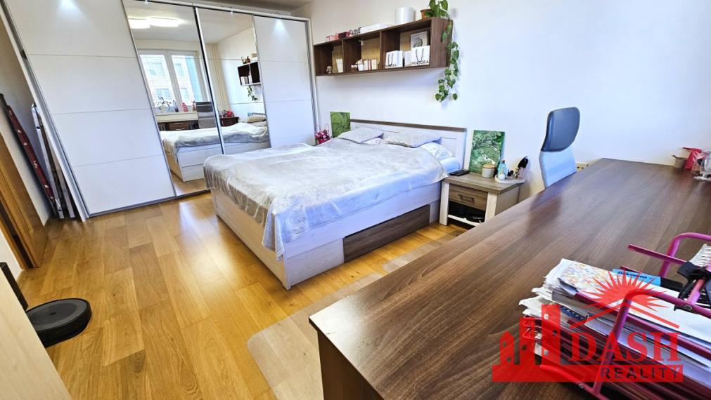 REZERVOVANÉ -Na predaj 3-izbový byt s balkónom, lodžiou, klimatizáciou a parkovaním – Trenčín, Bavlnárska