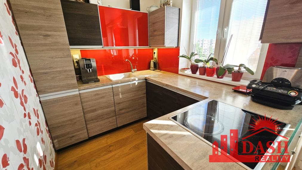 REZERVOVANÉ -Na predaj 3-izbový byt s balkónom, lodžiou, klimatizáciou a parkovaním – Trenčín, Bavlnárska