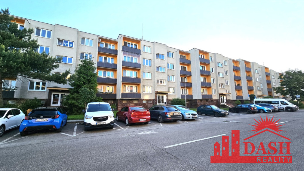 REZERVOVANÉ -Na predaj 3-izbový byt s balkónom, lodžiou, klimatizáciou a parkovaním – Trenčín, Bavlnárska