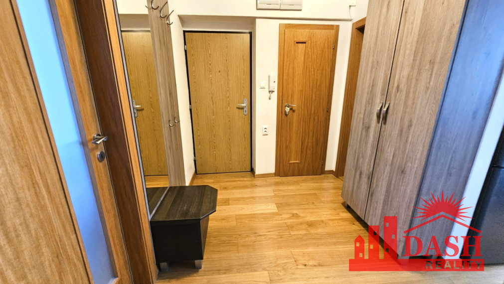 REZERVOVANÉ -Na predaj 3-izbový byt s balkónom, lodžiou, klimatizáciou a parkovaním – Trenčín, Bavlnárska