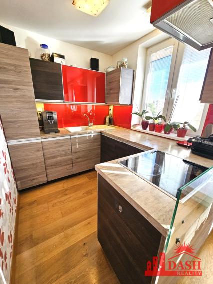 REZERVOVANÉ -Na predaj 3-izbový byt s balkónom, lodžiou, klimatizáciou a parkovaním – Trenčín, Bavlnárska