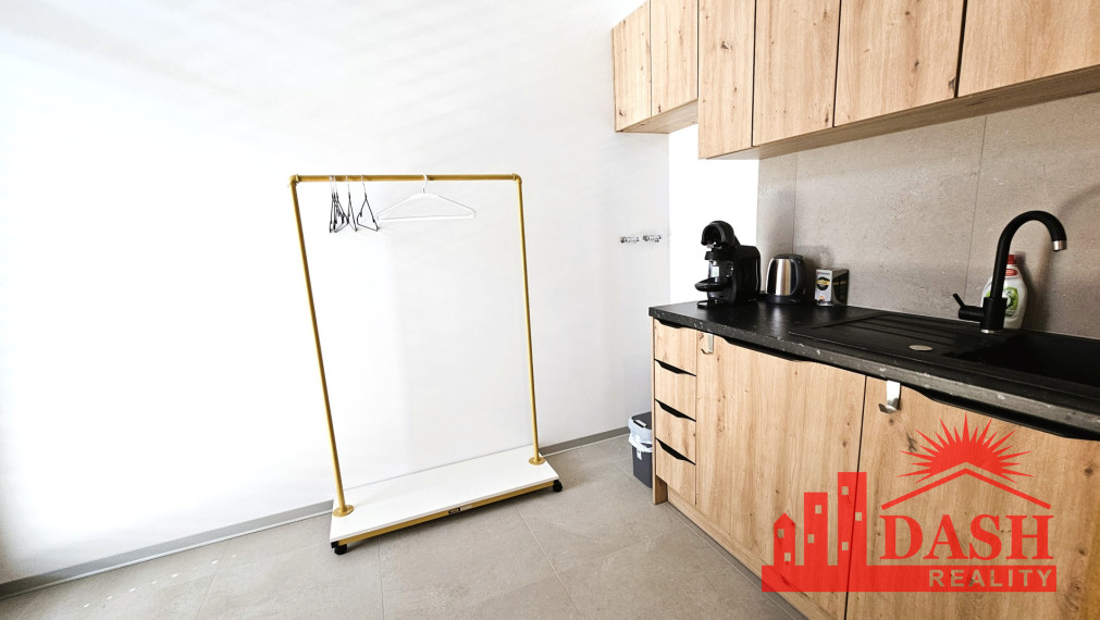 Na prenájom reprezentatívny komerčný, kancelársky priestor, 40 m2, Trenčín, Bratislavská