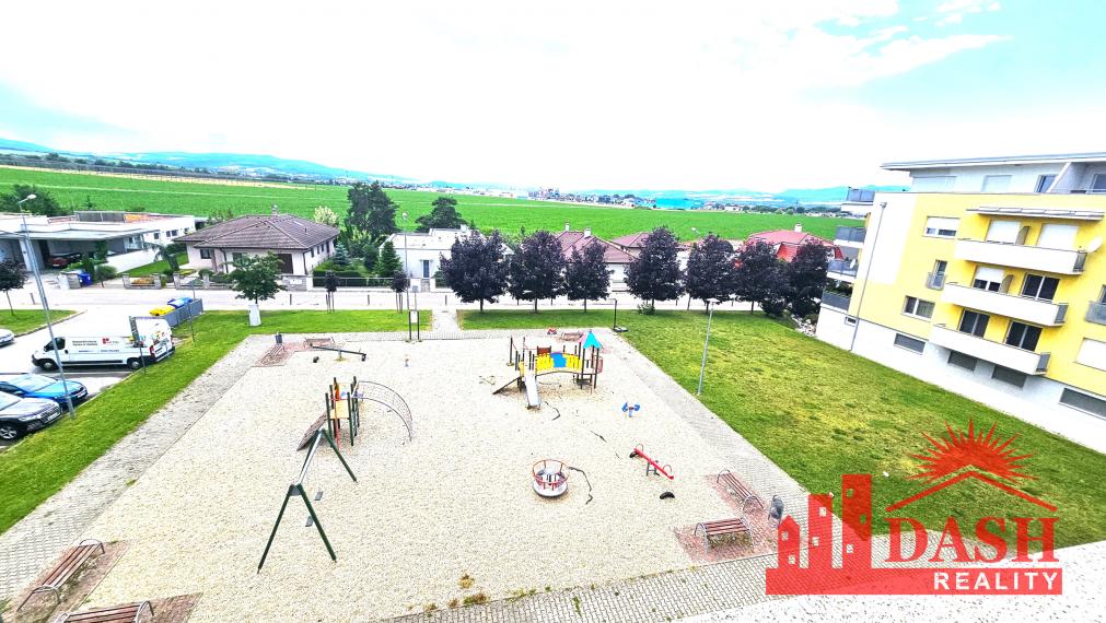 Na prenájom zariadený 3 izbový byt s garážovým parkovaním, Trenčín, Villa park