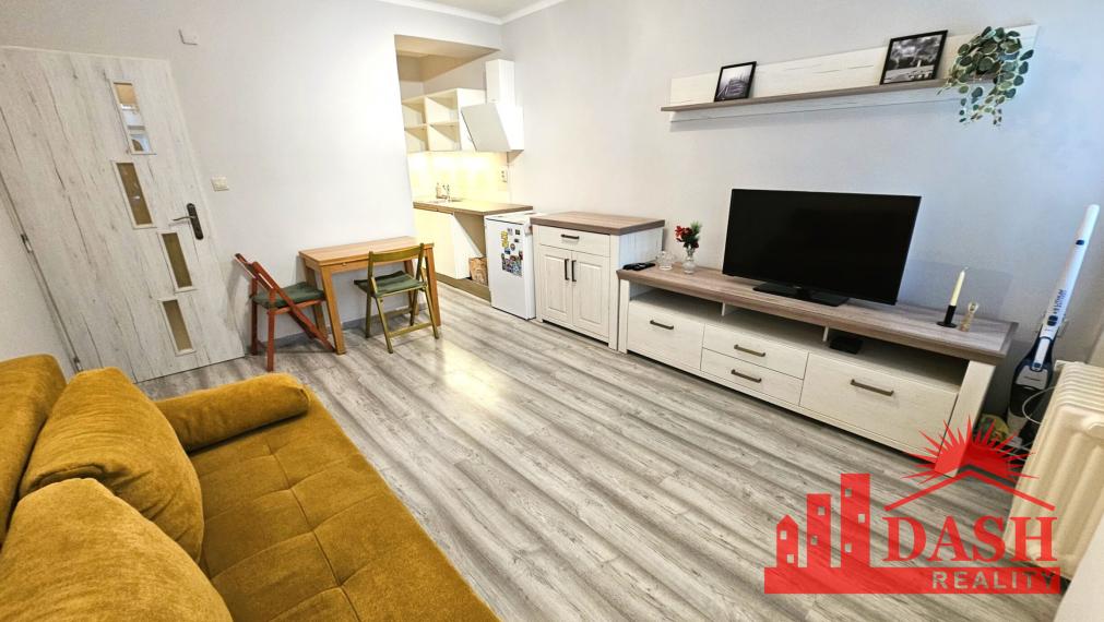 REZERVOVANÉ - Na predaj 1 izbový byt prerobený na 2 izbový, Trenčín, ul. 28.októbra