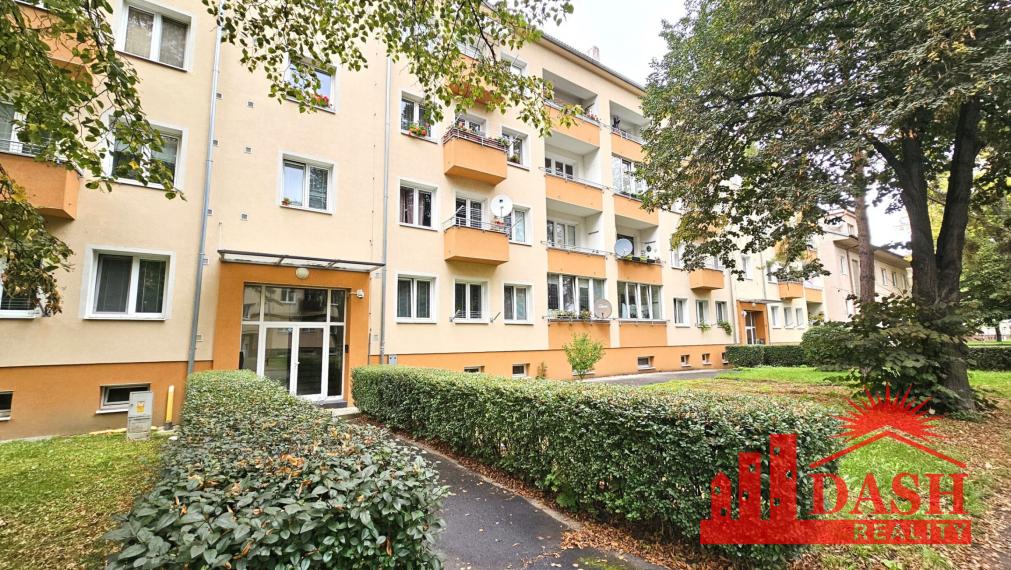 REZERVOVANÉ - Na predaj 1 izbový byt prerobený na 2 izbový, Trenčín, ul. 28.októbra