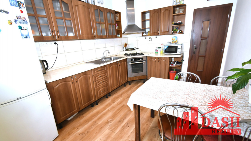 PREDANÉ -Na predaj 3 izbový byt v centre mesta s novou lodžiou, Dubnica nad Váhom, Centrum II