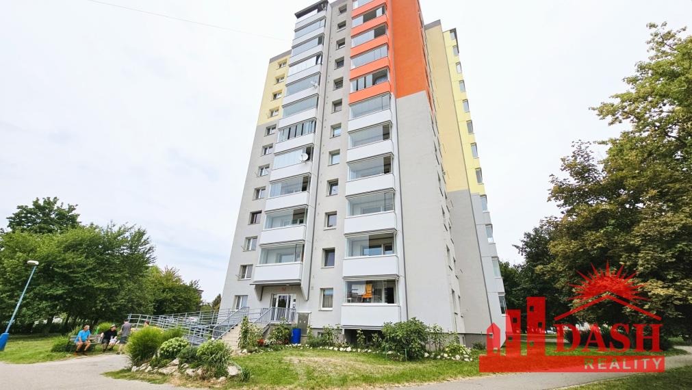 REZERVOVANÉ -Na predaj 3 izbový byt v centre mesta s novou lodžiou, Dubnica nad Váhom, Centrum II