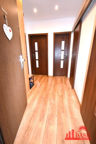 REZERVOVANÉ -Na predaj 3 izbový byt v centre mesta s novou lodžiou, Dubnica nad Váhom, Centrum II