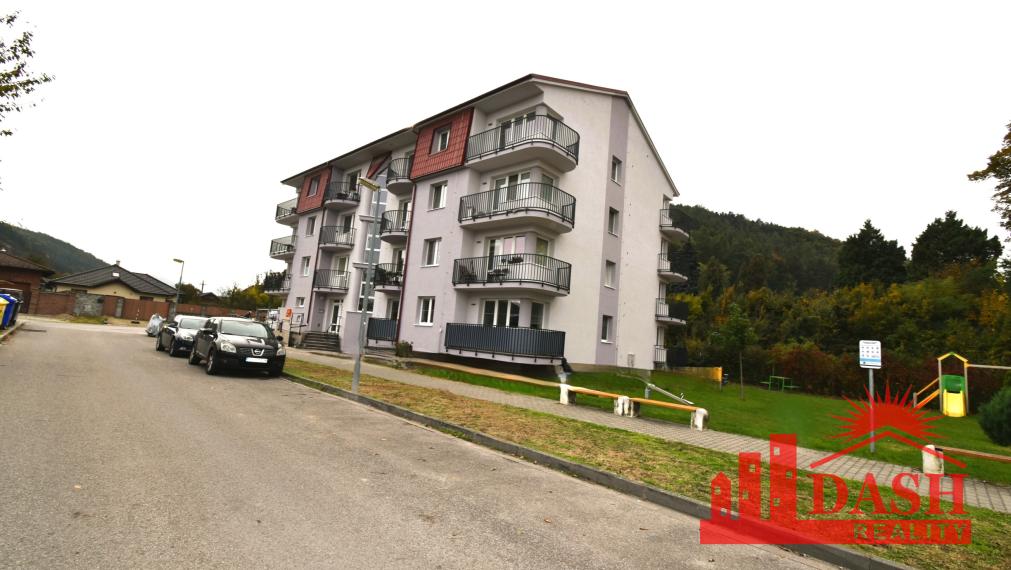 REZERVOVANÉ -Na predaj 2 izbový byt s kuchynským kútom, 41 m2, Trenčianska Teplá