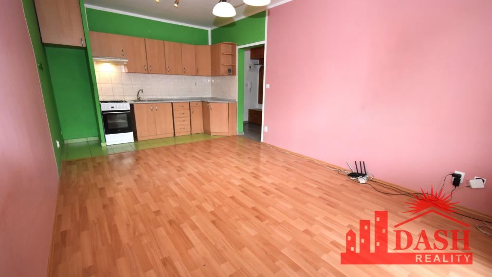 REZERVOVANÉ -Na predaj 2 izbový byt s kuchynským kútom, 41 m2, Trenčianska Teplá