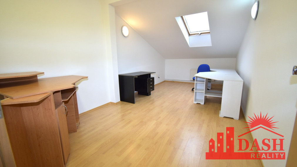 Na prenájom kancelársky priestor blízko centra mesta, 18 m2, Trenčín, ul. Piaristická