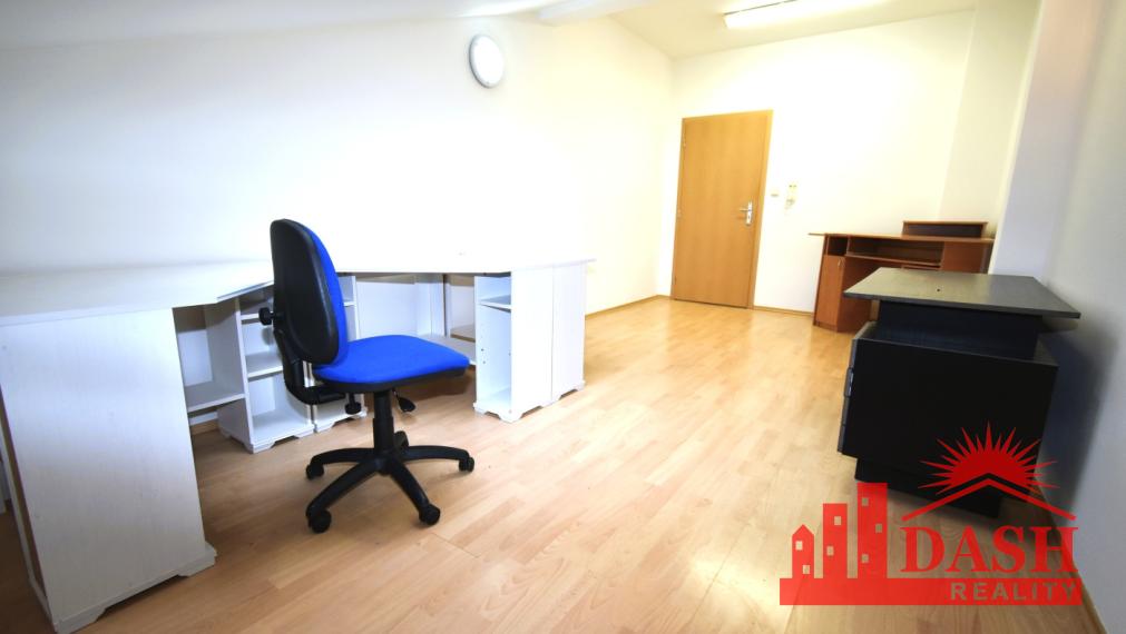 Na prenájom kancelársky priestor blízko centra mesta, 18 m2, Trenčín, ul. Piaristická