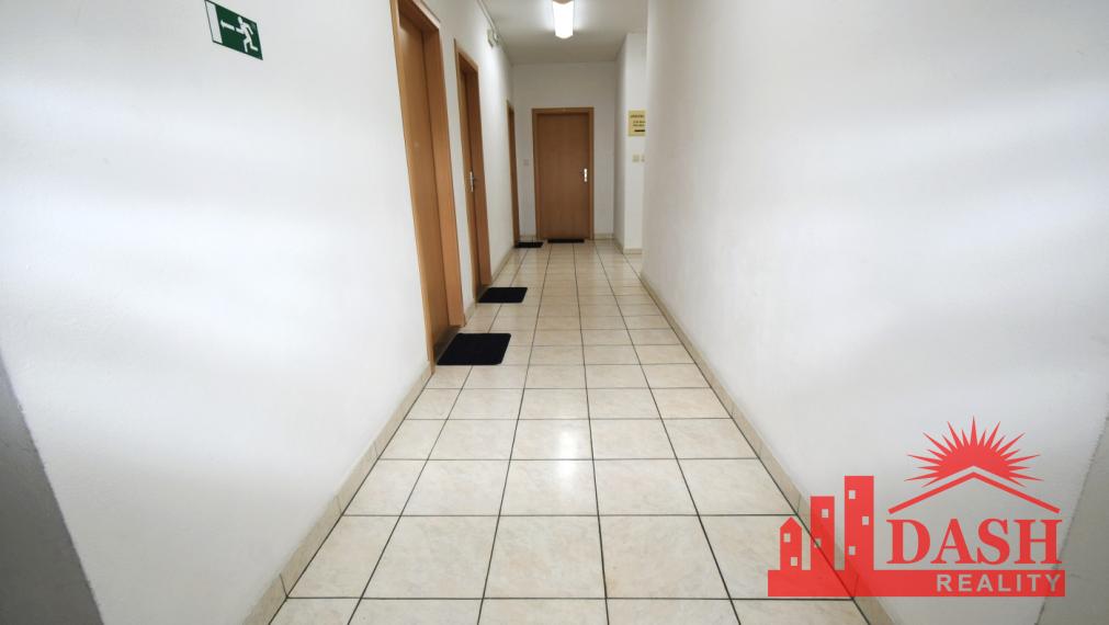 Na prenájom kancelársky priestor blízko centra mesta, 18 m2, Trenčín, ul. Piaristická