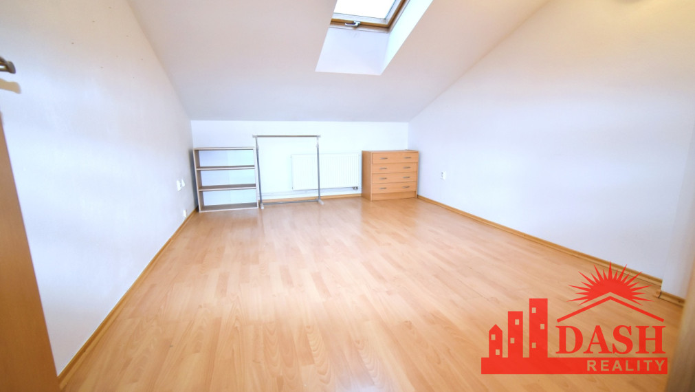 Na prenájom kancelársky priestor blízko centra mesta, 14 m2, Trenčín, ul. Piaristická