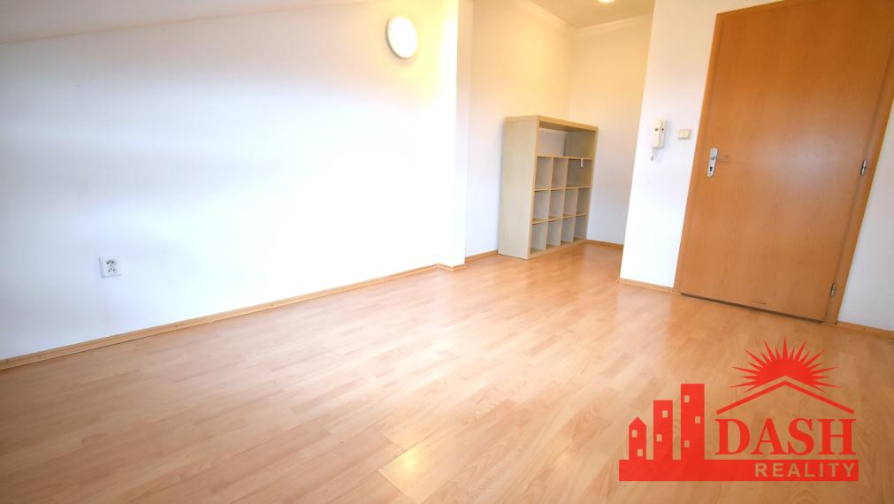 Na prenájom kancelársky priestor blízko centra mesta, 14 m2, Trenčín, ul. Piaristická