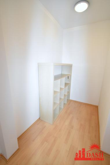 Na prenájom kancelársky priestor blízko centra mesta, 14 m2, Trenčín, ul. Piaristická