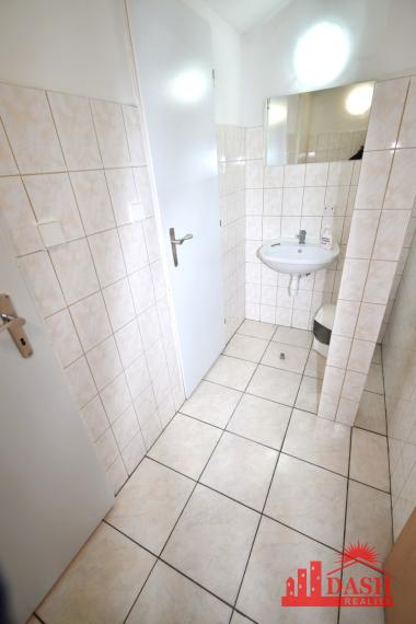 Na prenájom kancelársky priestor blízko centra mesta, 14 m2, Trenčín, ul. Piaristická