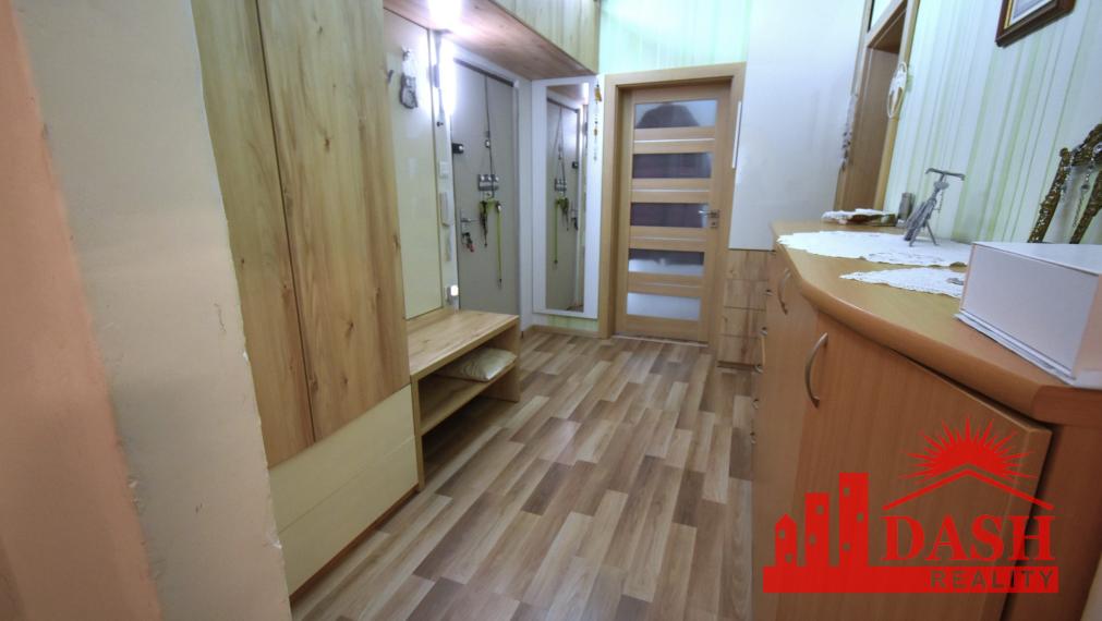 Na predaj veľký 3 izbový byt s lodžiou, 77 m2, Trenčín, Halalovka
