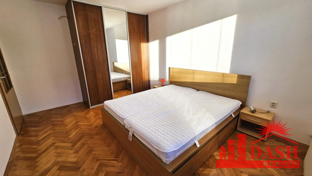 Na prenájom zariadený 3 izbový byt s balkónom v centre Trenčína, Soblahovská