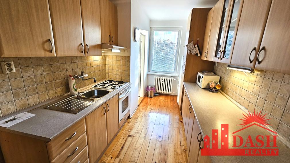 Na prenájom zariadený 3 izbový byt s balkónom v centre Trenčína, Soblahovská