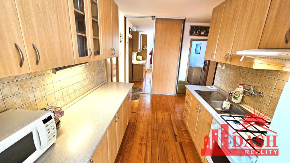 Na prenájom zariadený 3 izbový byt s balkónom v centre Trenčína, Soblahovská