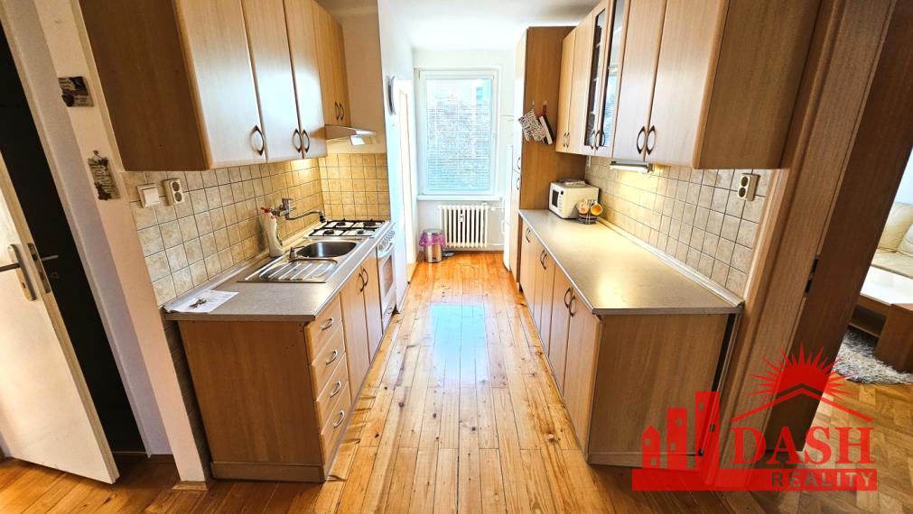 Na prenájom zariadený 3 izbový byt s balkónom v centre Trenčína, Soblahovská