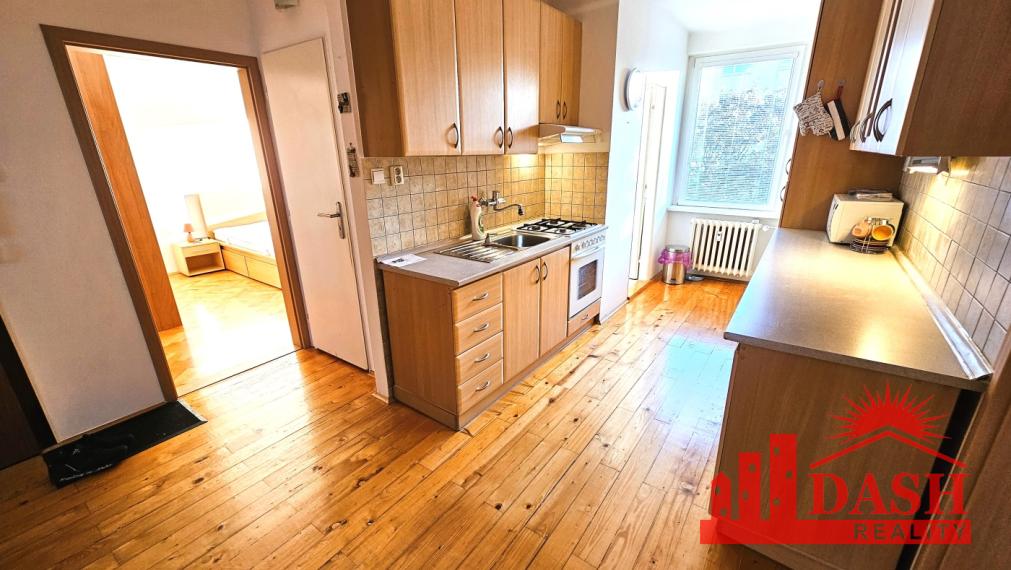 Na prenájom zariadený 3 izbový byt s balkónom v centre Trenčína, Soblahovská