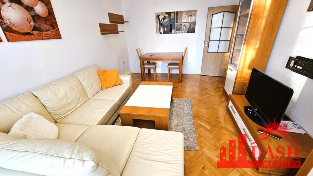 Na prenájom zariadený 3 izbový byt s balkónom v centre Trenčína, Soblahovská