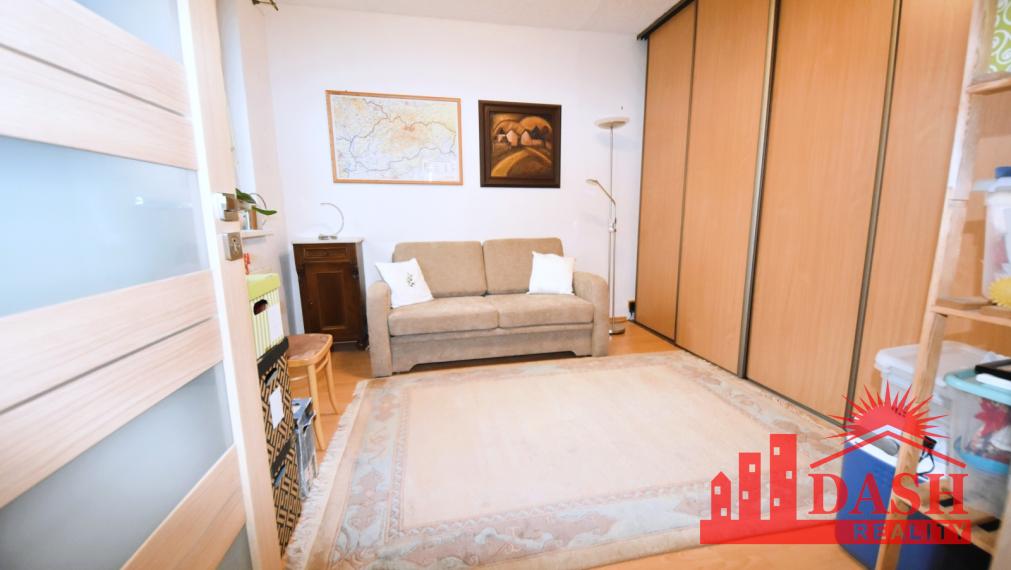 Na predaj veľký 3 izbový byt s lodžiou, 77 m2, Trenčín, Halalovka