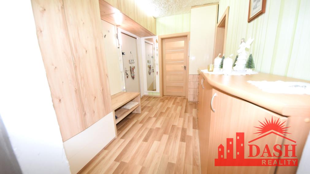 Na predaj veľký 3 izbový byt s lodžiou, 77 m2, Trenčín, Halalovka