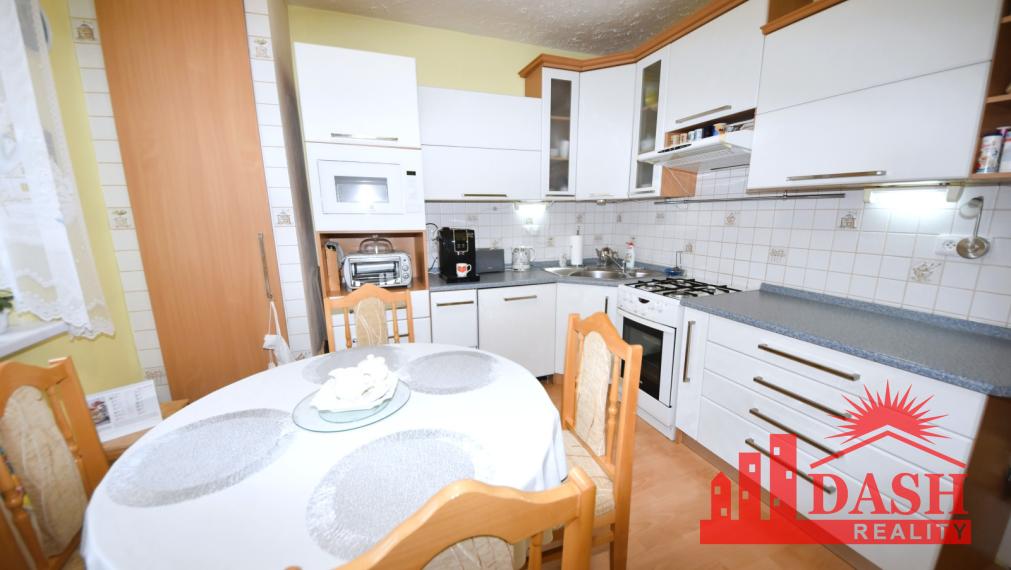 Na predaj veľký 3 izbový byt s lodžiou, 77 m2, Trenčín, Halalovka