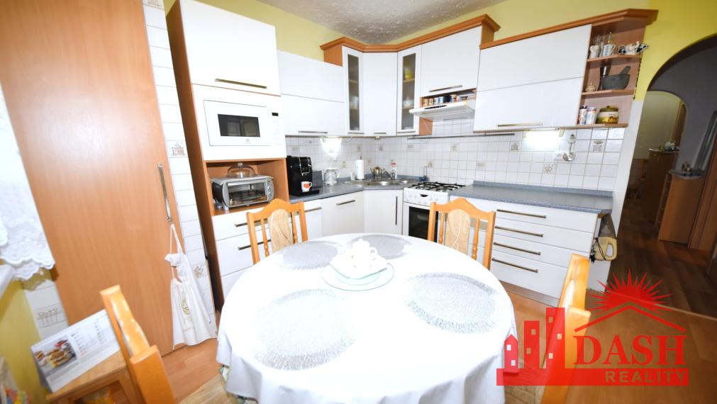 Na predaj veľký 3 izbový byt s lodžiou, 77 m2, Trenčín, Halalovka