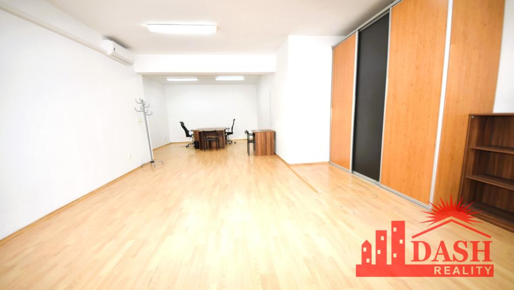 Na prenájom klimatizovaný kancelársky priestor blízko centra mesta, 50 m2, Trenčín, ul. Piaristická