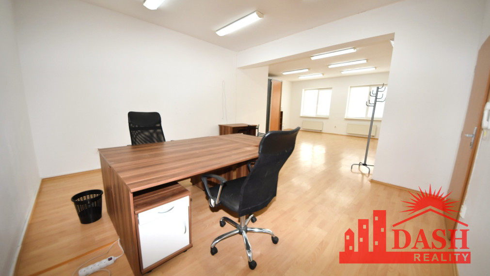 Na prenájom klimatizovaný kancelársky priestor blízko centra mesta, 50 m2, Trenčín, ul. Piaristická