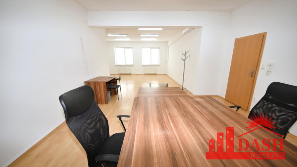 Na prenájom klimatizovaný kancelársky priestor blízko centra mesta, 50 m2, Trenčín, ul. Piaristická