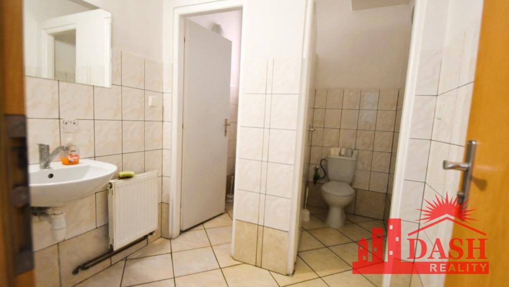 Na prenájom klimatizovaný kancelársky priestor blízko centra mesta, 50 m2, Trenčín, ul. Piaristická