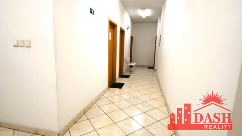 Na prenájom klimatizovaný kancelársky priestor blízko centra mesta, 50 m2, Trenčín, ul. Piaristická