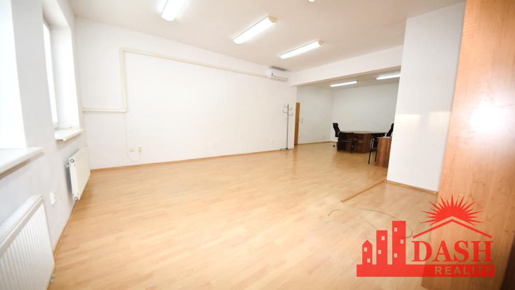 Na prenájom klimatizovaný kancelársky priestor blízko centra mesta, 50 m2, Trenčín, ul. Piaristická