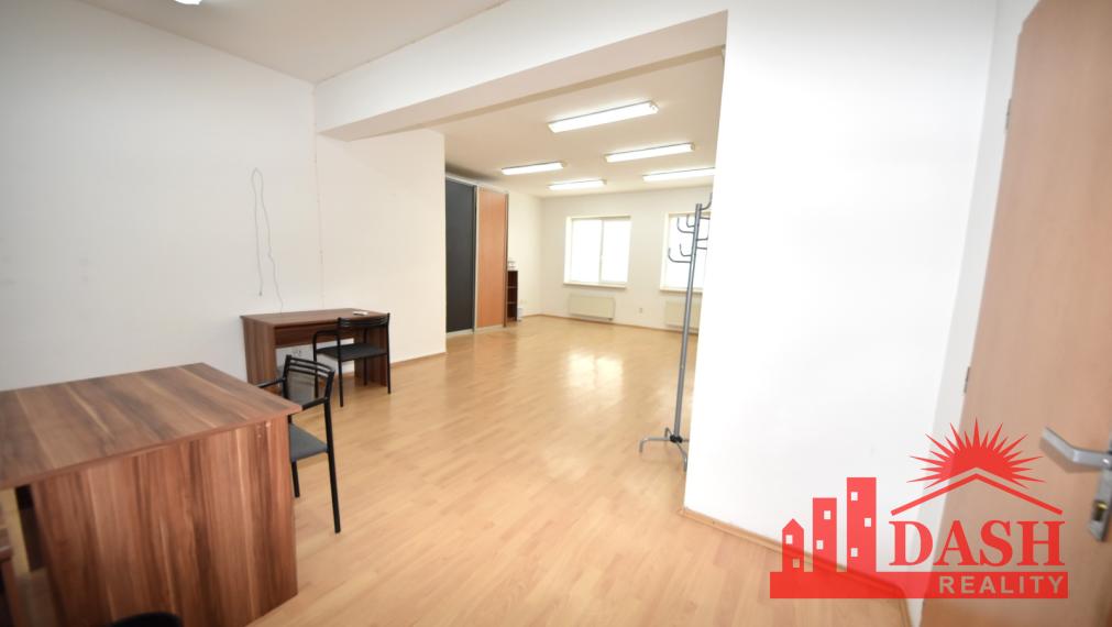 Na prenájom klimatizovaný kancelársky priestor blízko centra mesta, 50 m2, Trenčín, ul. Piaristická